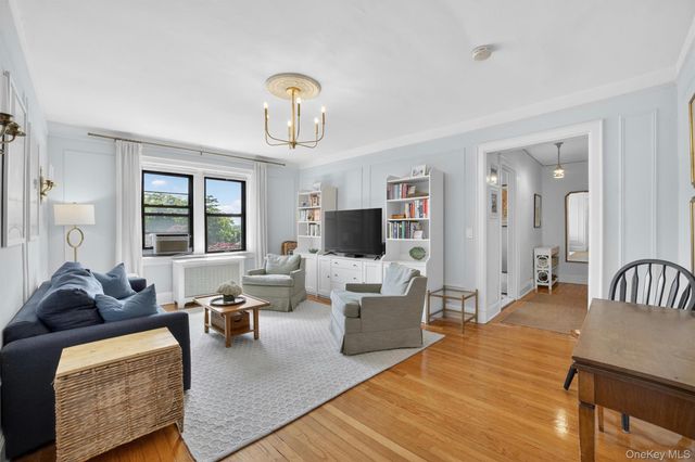 412 Munro Avenue 4F, Mamaroneck, NY 10543