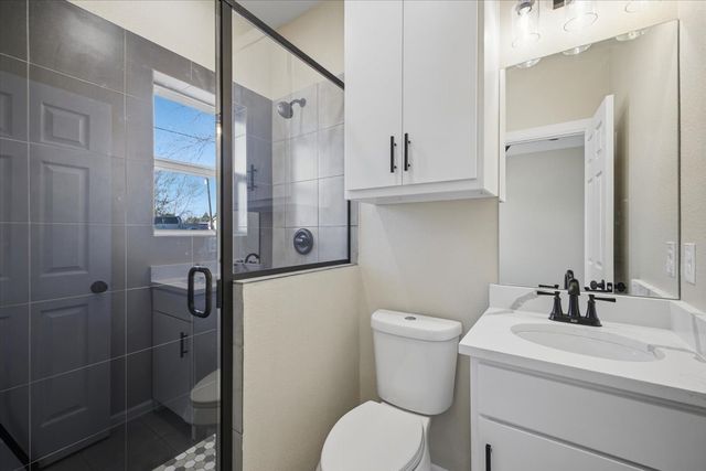 2222 Water Crest Lane, Glenn Heights, TX 75154