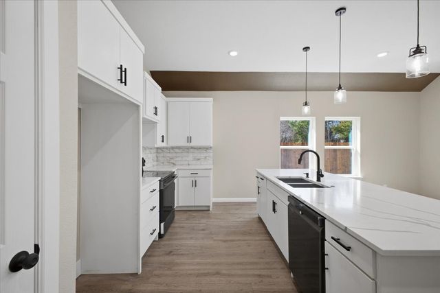 2222 Water Crest Lane, Glenn Heights, TX 75154