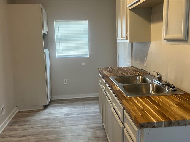 512 W Avenue F, Robstown, TX 78380