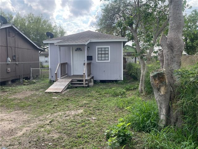 512 W Avenue F, Robstown, TX 78380