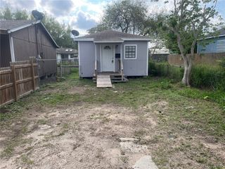 512 W Avenue F, Robstown, TX 78380