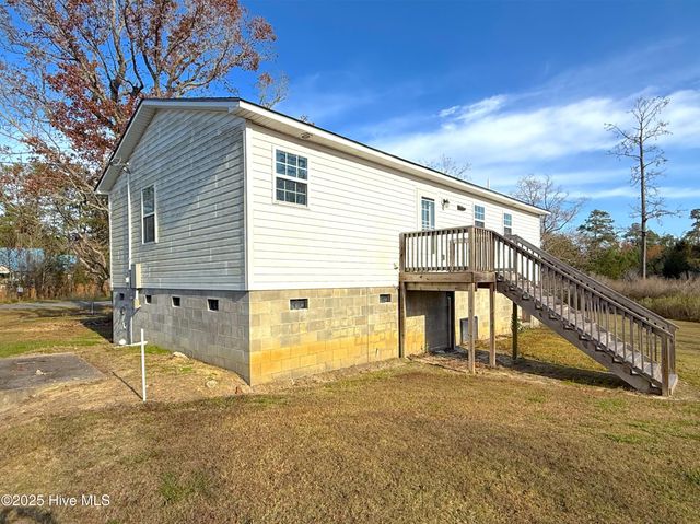 4876 Loop Road, Scranton, NC 27875