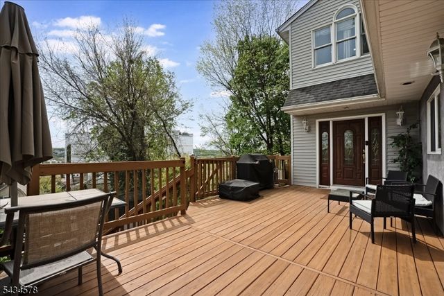 17 Albanese Rd, Haledon Boro, NJ 07508