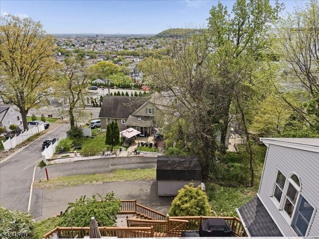 17 Albanese Rd, Haledon Boro, NJ 07508