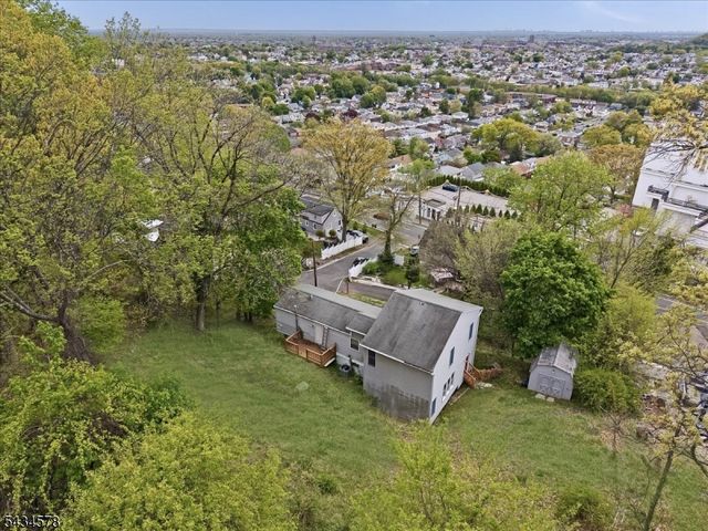 17 Albanese Rd, Haledon Boro, NJ 07508