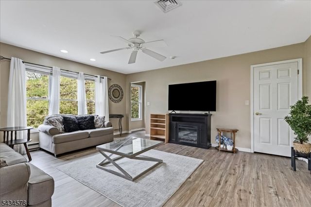 17 Albanese Rd, Haledon Boro, NJ 07508