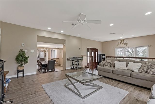 17 Albanese Rd, Haledon Boro, NJ 07508