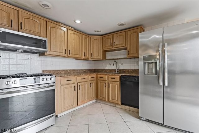 17 Albanese Rd, Haledon Boro, NJ 07508