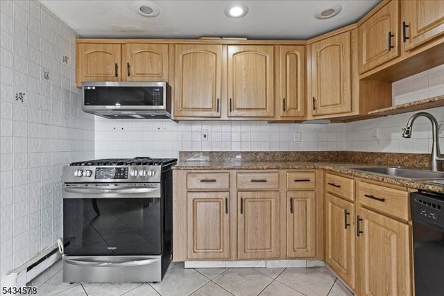 17 Albanese Rd, Haledon Boro, NJ 07508