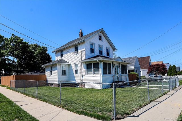 110 E Roosevelt Avenue, Roosevelt, NY 11575