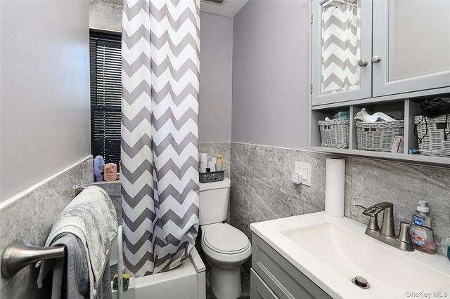 110 E Roosevelt Avenue, Roosevelt, NY 11575