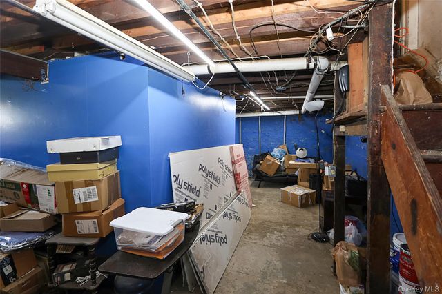 110 E Roosevelt Avenue, Roosevelt, NY 11575