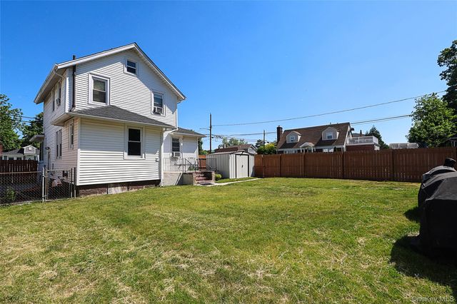 110 E Roosevelt Avenue, Roosevelt, NY 11575