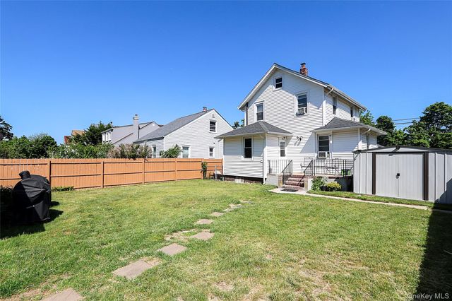 110 E Roosevelt Avenue, Roosevelt, NY 11575