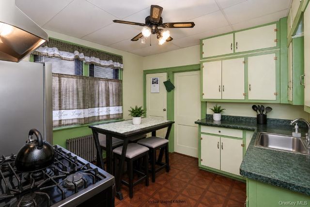 110 E Roosevelt Avenue, Roosevelt, NY 11575
