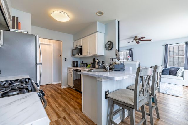 990 W 87th Avenue, Merrillville, IN 46410