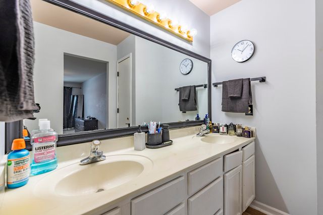 990 W 87th Avenue, Merrillville, IN 46410