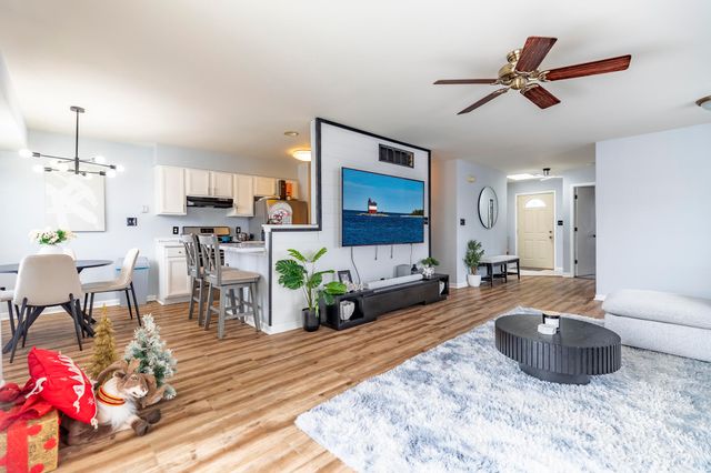 990 W 87th Avenue, Merrillville, IN 46410