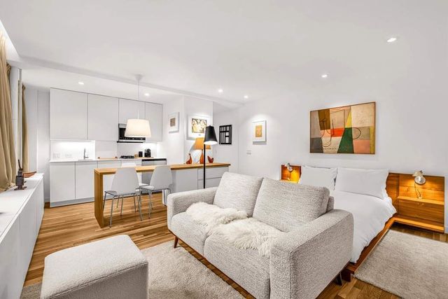 321 E 54th St Apt 8G, New York City, NY 10022