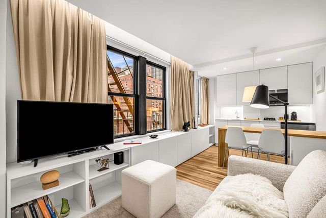 321 E 54th St Apt 8G, New York City, NY 10022