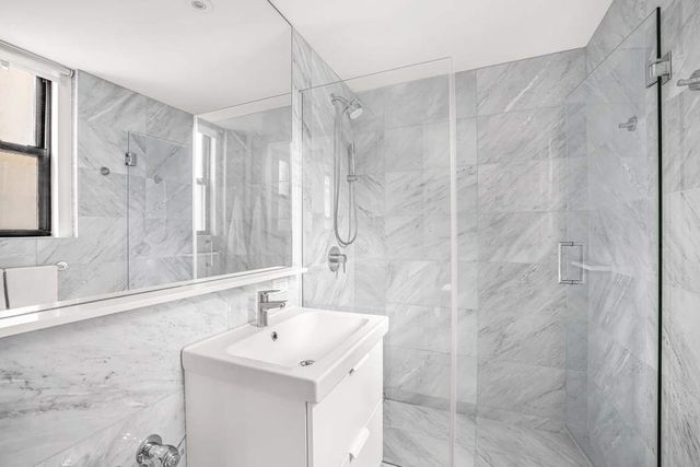 321 E 54th St Apt 8G, New York City, NY 10022
