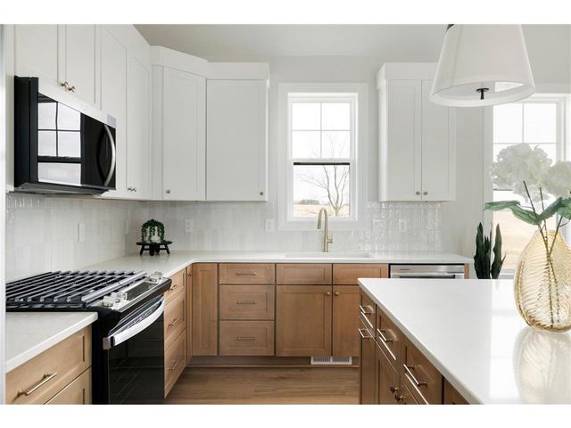 610 Field Point Street, Roberts, WI 54023