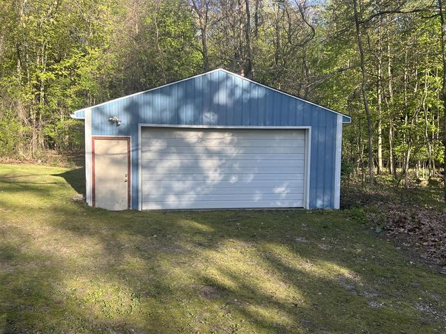 12561 S Sand Beach Drive, Grant, MI 49327