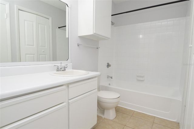 8641 FANCY FINCH DRIVE 202, Tampa, FL 33614