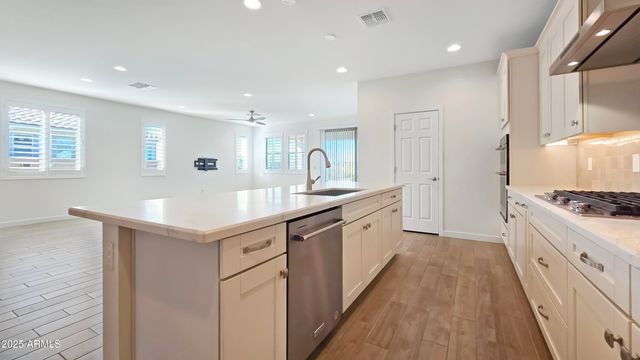 17864 W THISTLE LANDING Drive, Goodyear, AZ 85338