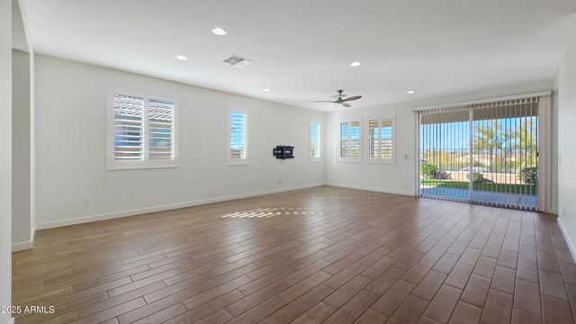 17864 W THISTLE LANDING Drive, Goodyear, AZ 85338