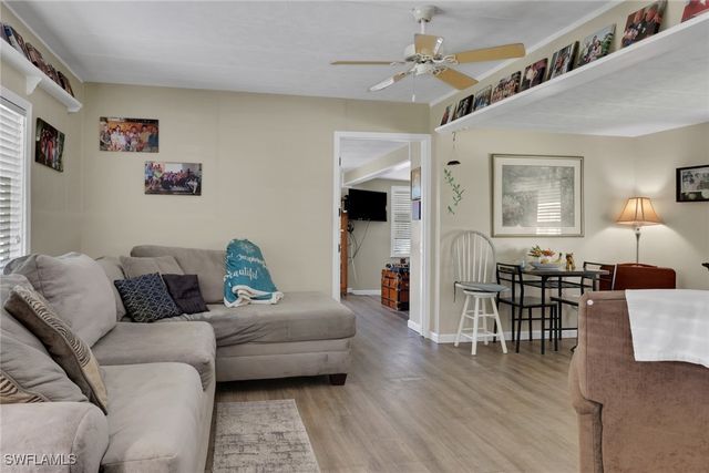 20 Derhenson DR, Naples, FL 34114