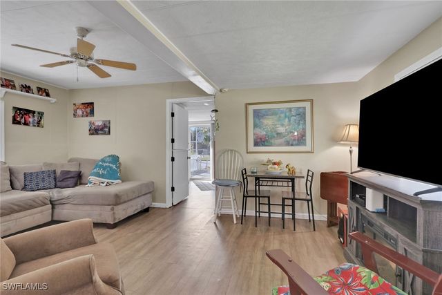 20 Derhenson DR, Naples, FL 34114