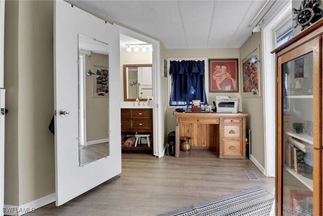 20 Derhenson DR, Naples, FL 34114