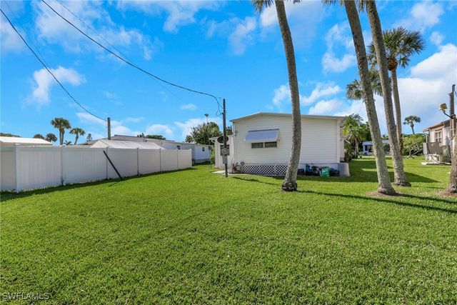 20 Derhenson DR, Naples, FL 34114