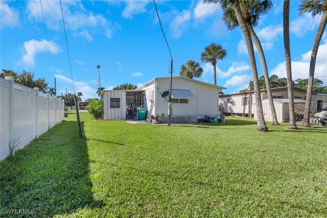 20 Derhenson DR, Naples, FL 34114