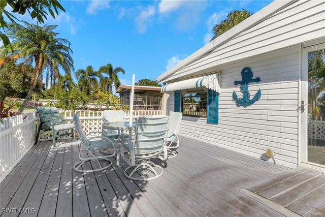 20 Derhenson DR, Naples, FL 34114