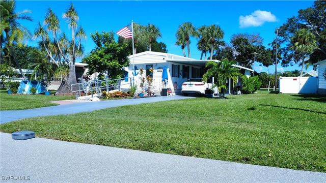 20 Derhenson DR, Naples, FL 34114