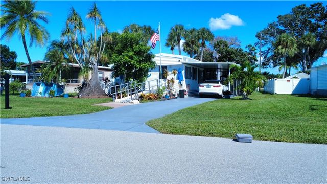 20 Derhenson DR, Naples, FL 34114