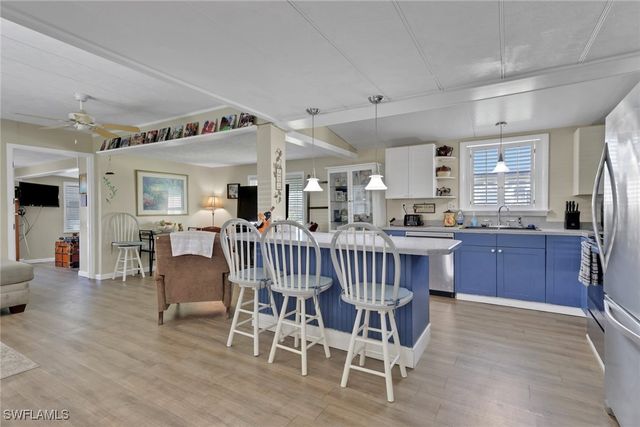 20 Derhenson DR, Naples, FL 34114