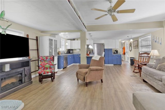 20 Derhenson DR, Naples, FL 34114