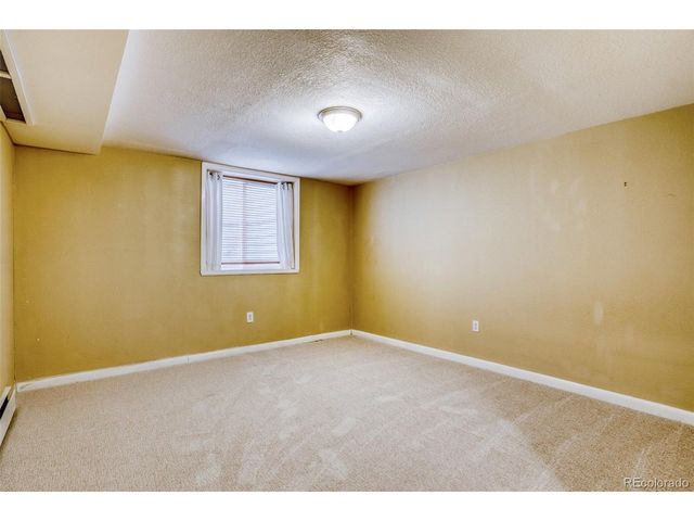 850 Holland St, Lakewood, CO 80215