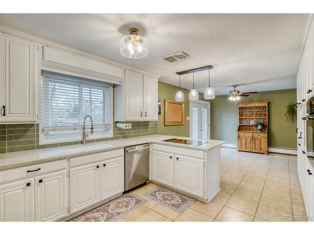 850 Holland St, Lakewood, CO 80215