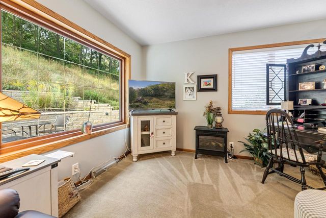 368 Dresser DRIVE, Winona, MN 55987