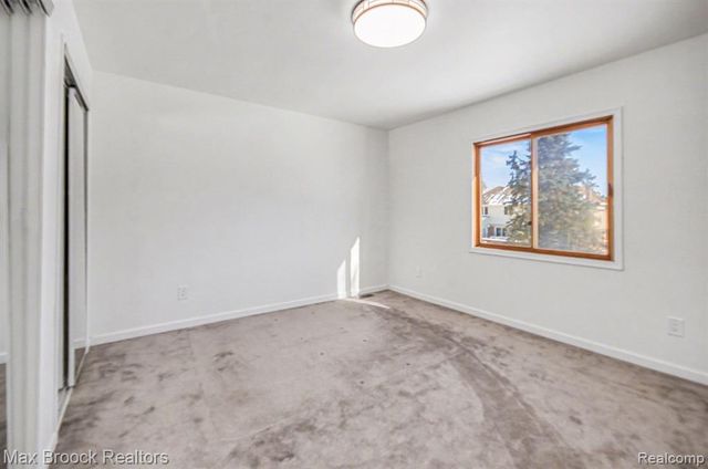 31281 Country Ridge Circle, Farmington Hills, MI 48331