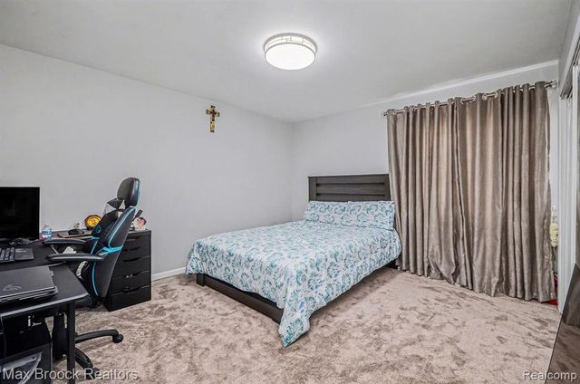 31281 Country Ridge Circle, Farmington Hills, MI 48331