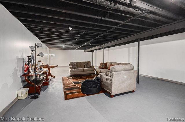 31281 Country Ridge Circle, Farmington Hills, MI 48331