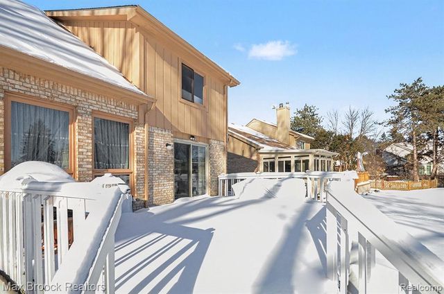 31281 Country Ridge Circle, Farmington Hills, MI 48331