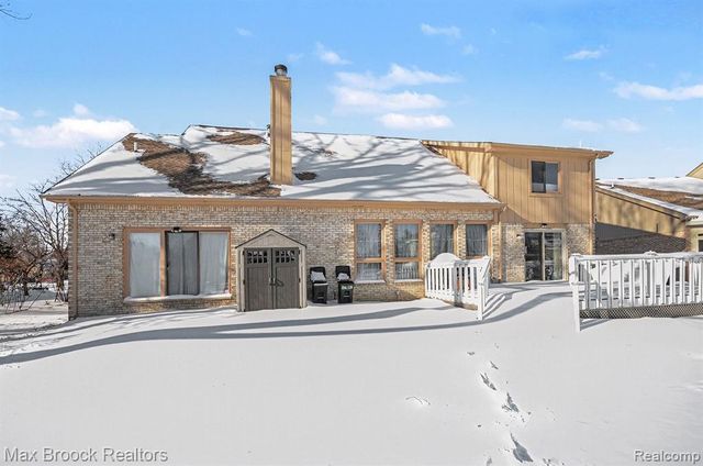 31281 Country Ridge Circle, Farmington Hills, MI 48331