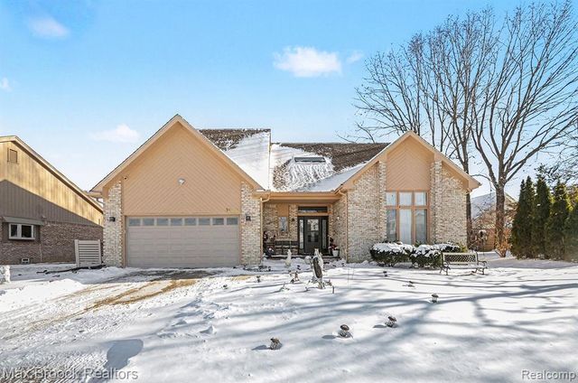 31281 Country Ridge Circle, Farmington Hills, MI 48331